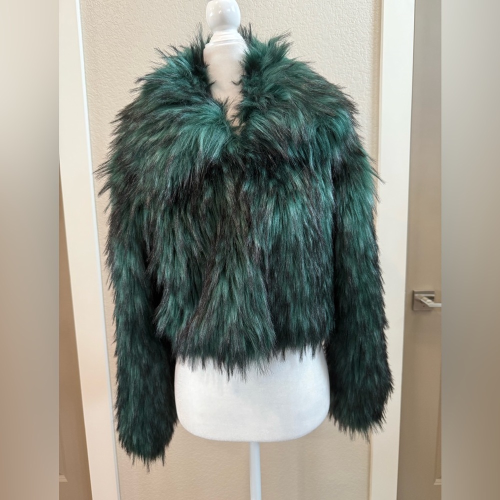 Azalea Wang Women's Faux Fur Cropped Jacket